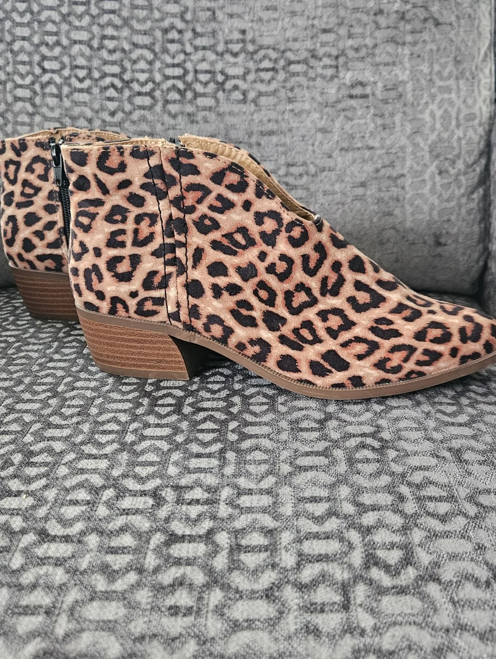 Qupid Women's Leopard Print Ankle Booties, Sz 6, Great Condition